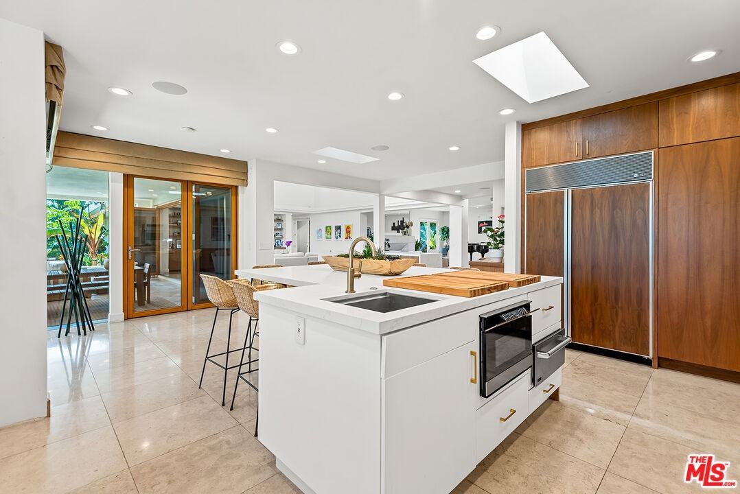 10424 Valley Spring Ln - Photo 6 of 8