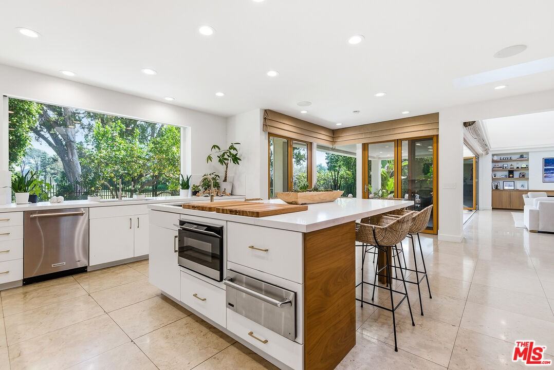 10424 Valley Spring Ln - Photo 7 of 8