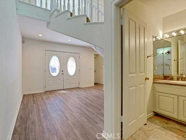 5224 Woodlake Ave - Photo 7 of 8