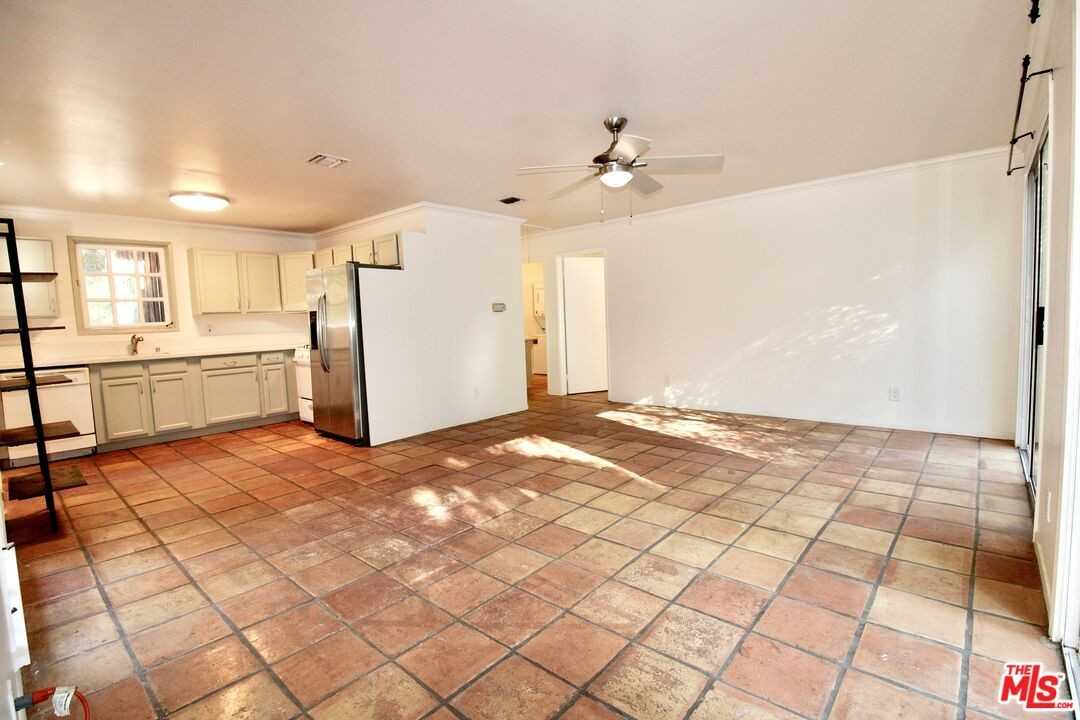 20200 Paradise Ln - Photo 4 of 8