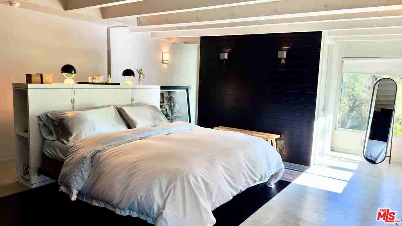 19562 Cave Way - Photo 3 of 8