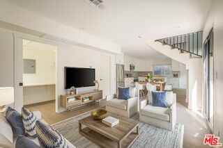 535 Beloit Ave - Photo 5 of 8