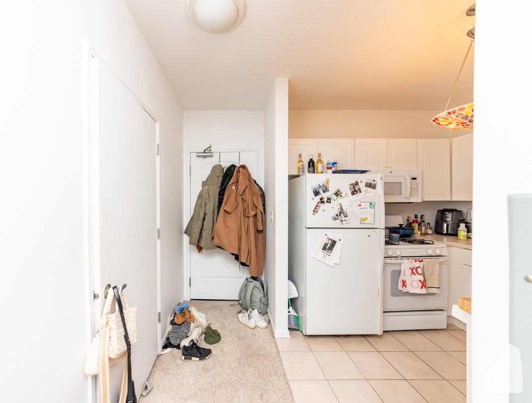 21 W Chestnut St #1607 - Photo 3 of 8