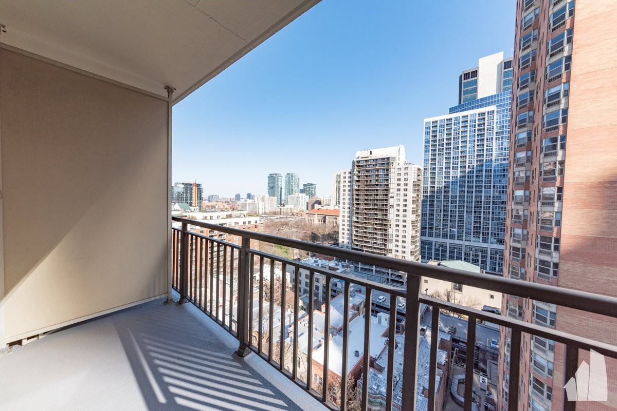 21 W Chestnut St #1607 - Photo 7 of 8