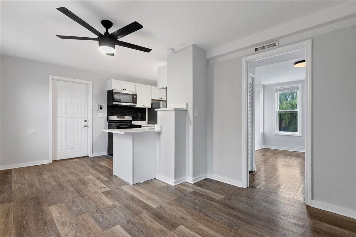 2350 W Augusta Blvd #3 - Photo 2 of 8