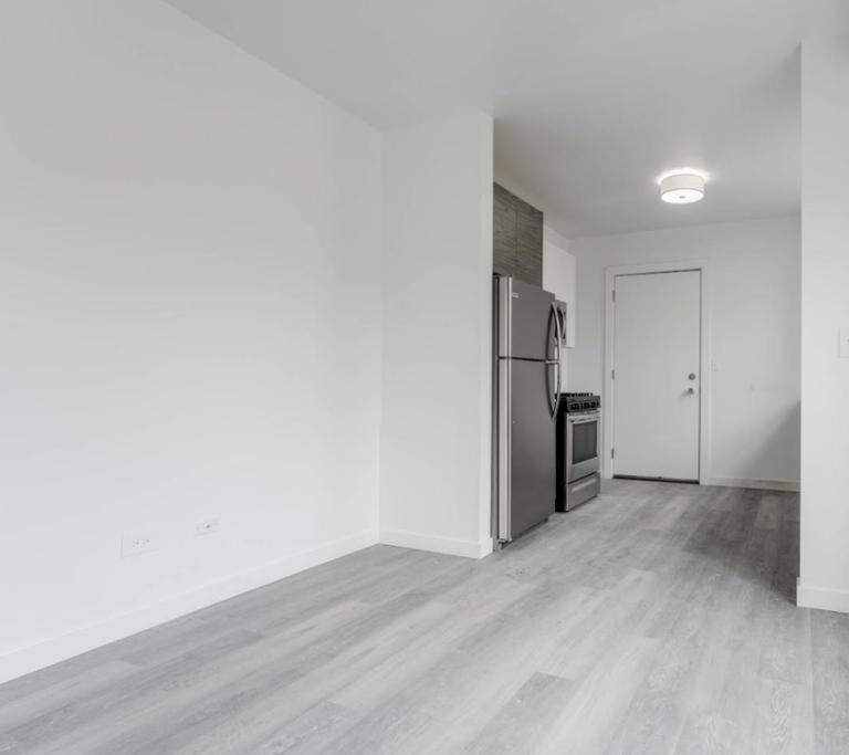 1706 W Glenlake Ave #2 - Photo 3 of 8