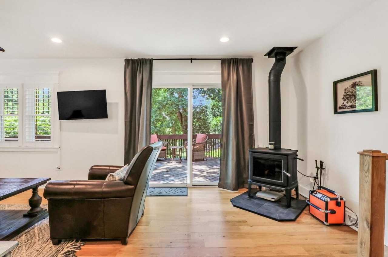 543 Oakwood Trl - Photo 7 of 25