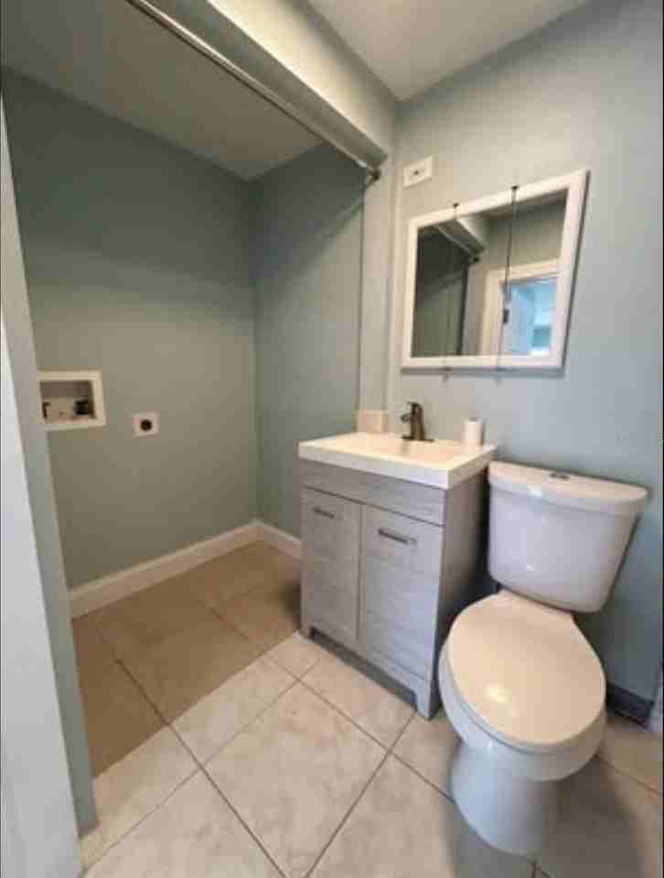 2216 Webber St #B - Photo 4 of 6