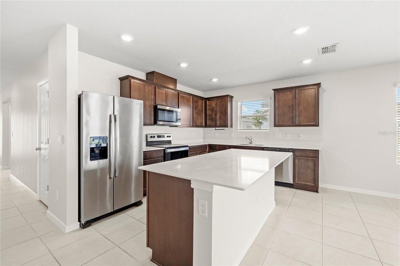 1575 Aspen Ave - Photo 5 of 33