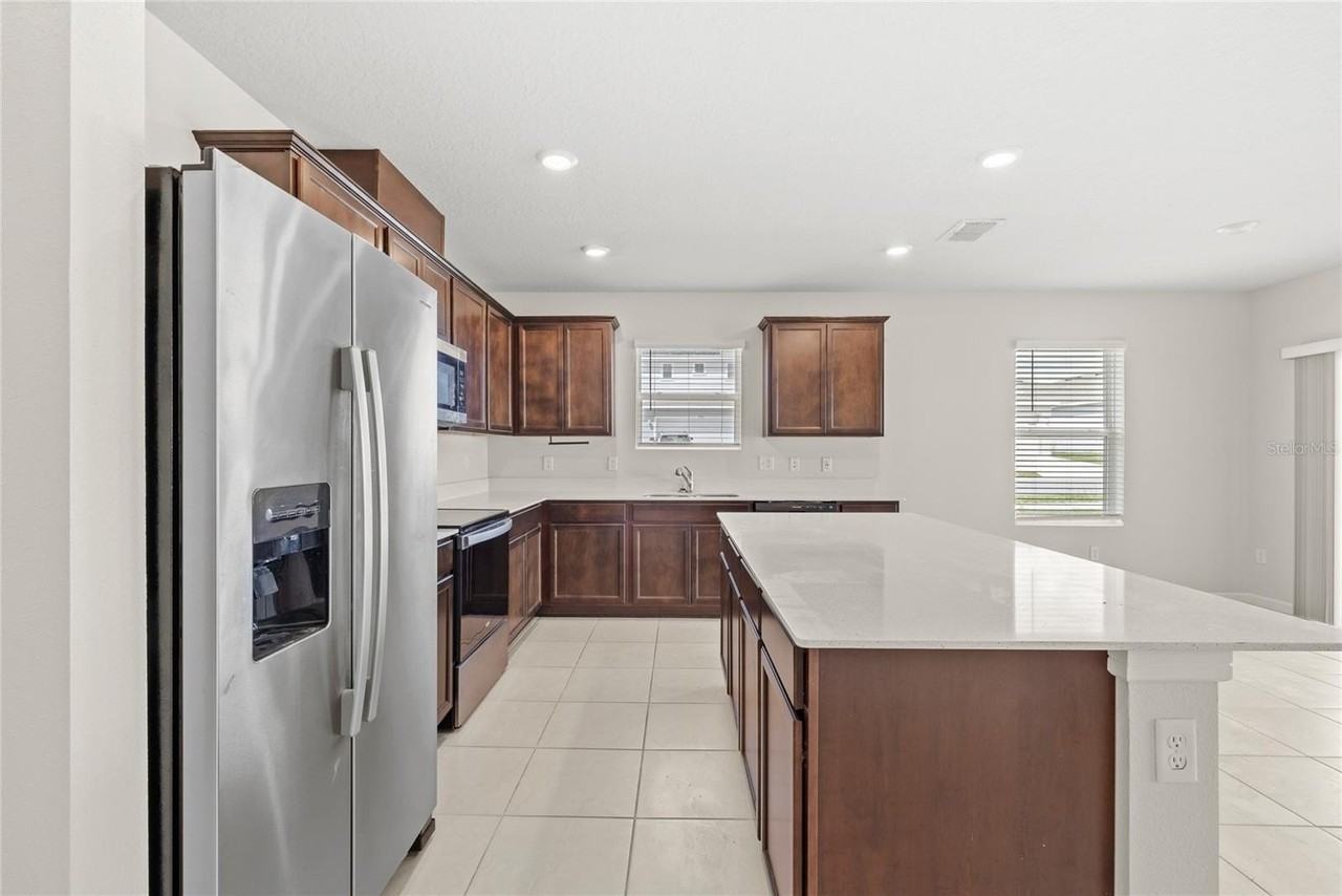 1575 Aspen Ave - Photo 6 of 33