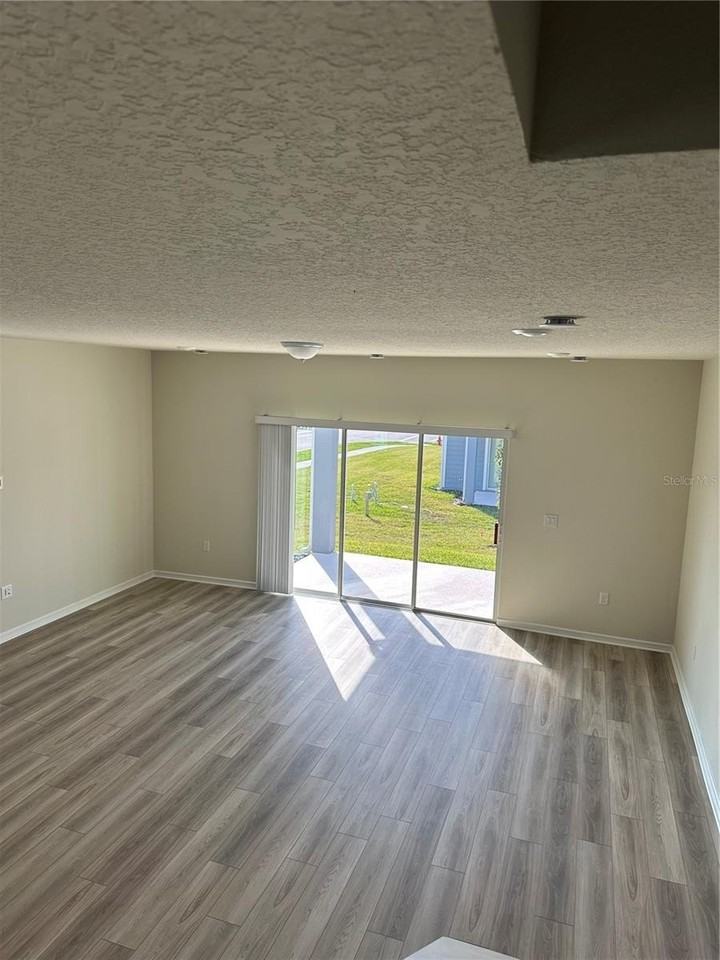 2555 Winsome Way - Photo 5 of 28