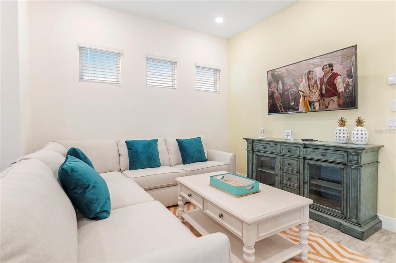 8041 Lost Shaker Ln - Photo 3 of 50