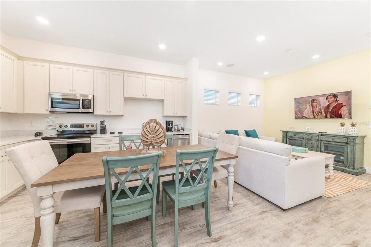 8041 Lost Shaker Ln - Photo 5 of 50