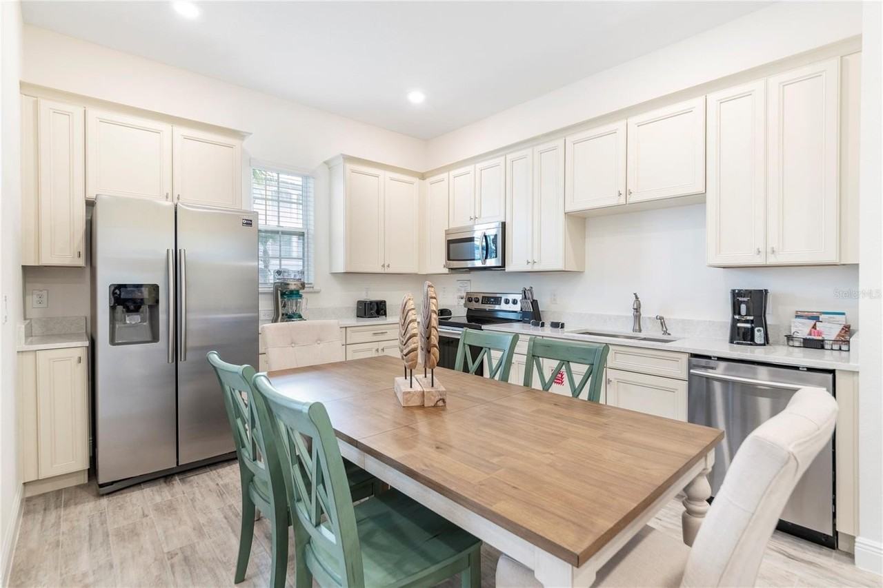 8041 Lost Shaker Ln - Photo 6 of 50