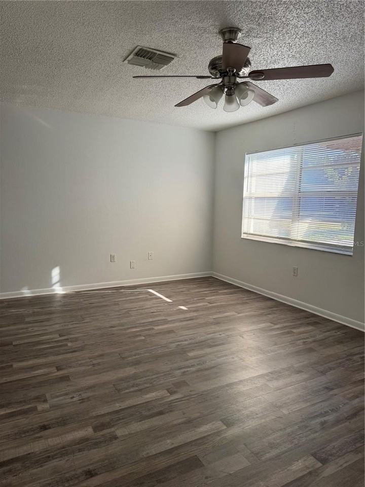 2074 Dodge St - Photo 4 of 26