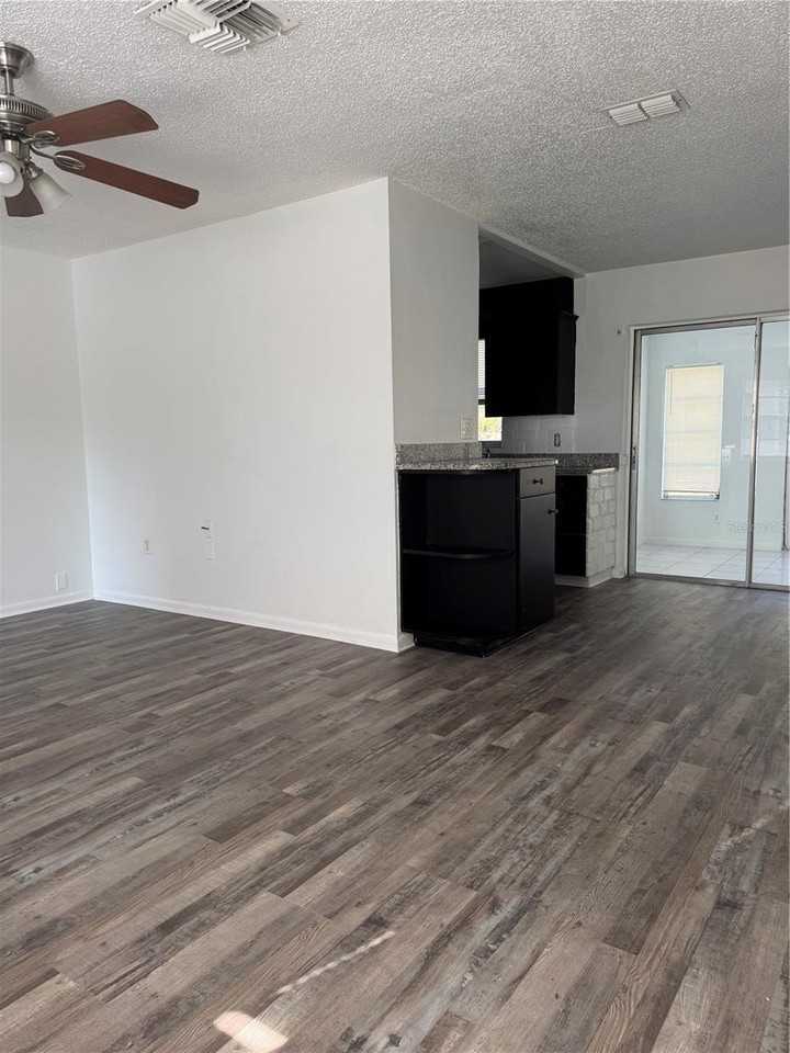 2074 Dodge St - Photo 5 of 26