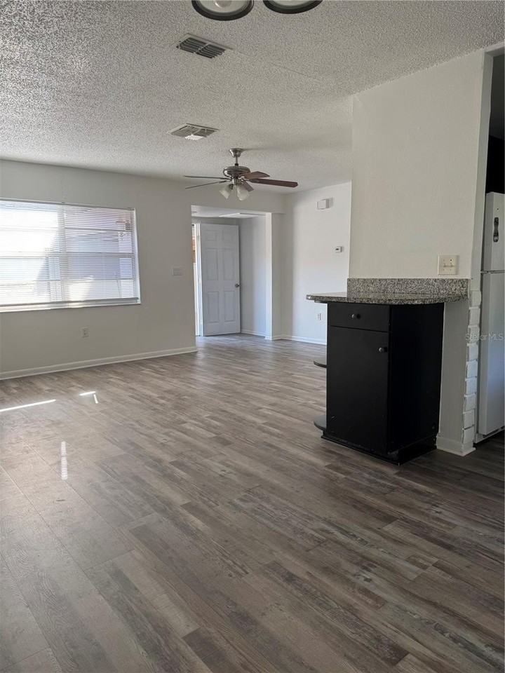 2074 Dodge St - Photo 6 of 26