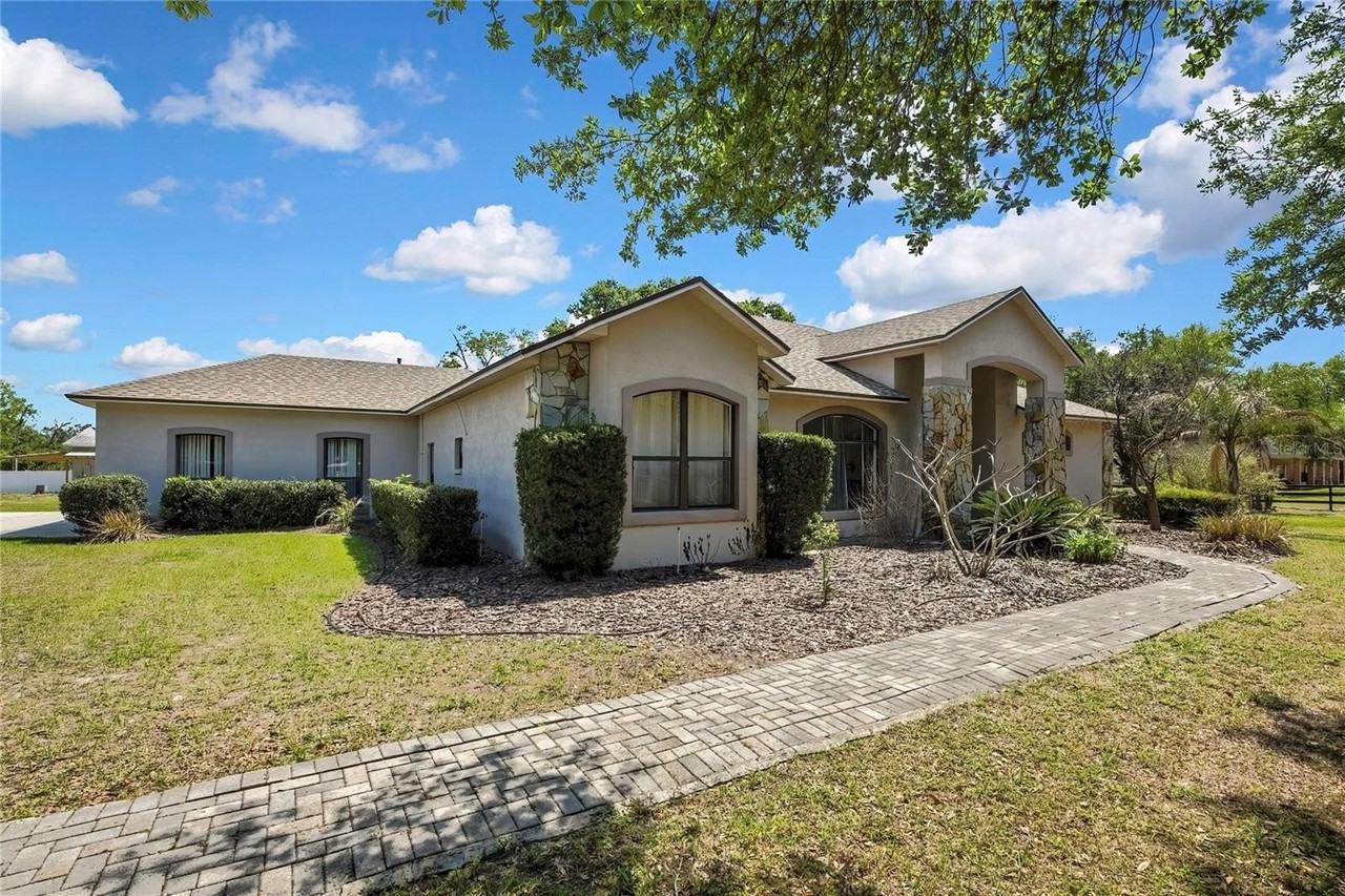 18401 30th St - Photo 2 of 50