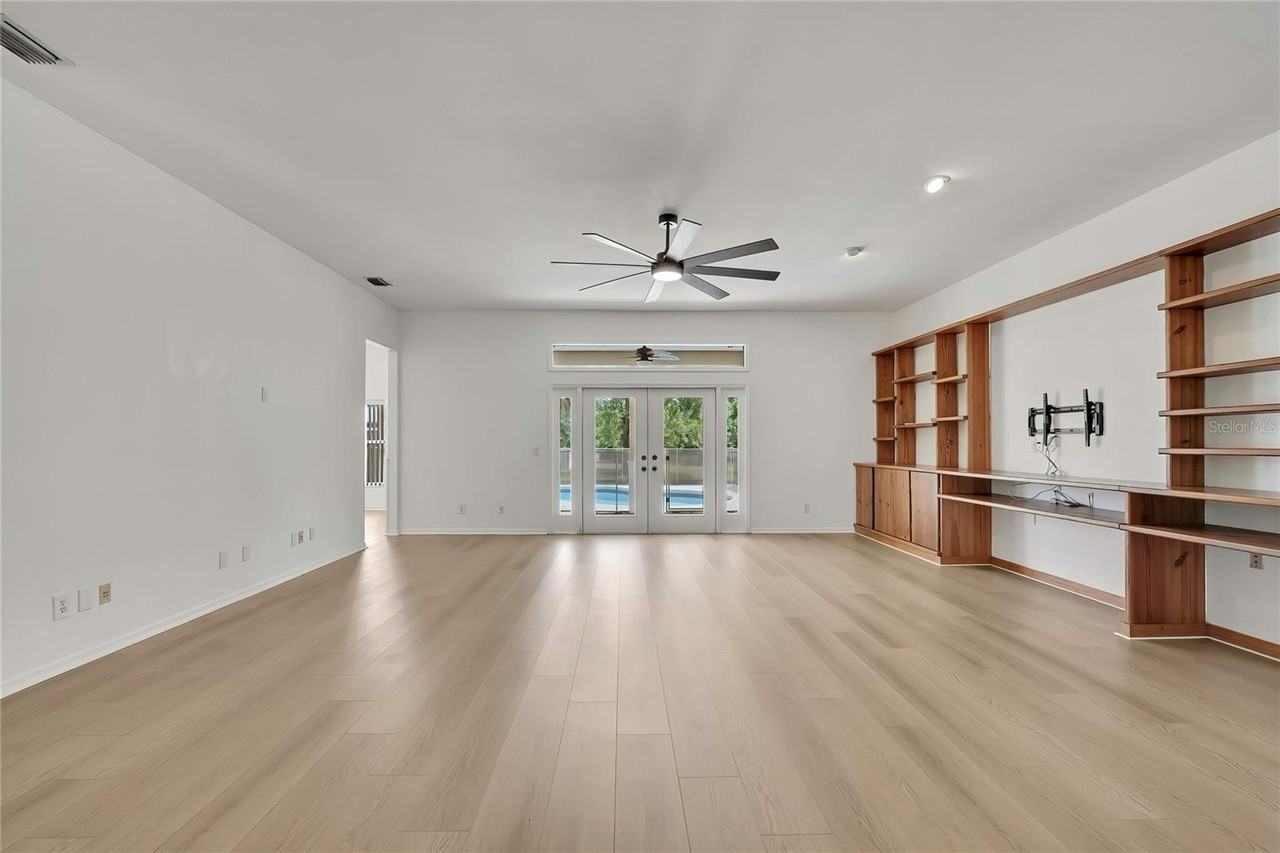 18401 30th St - Photo 7 of 50