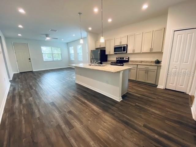 1325 James Ave S - Photo 6 of 24