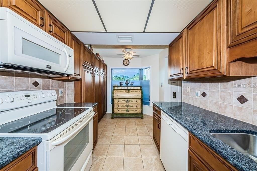 1324 Pasadena Ave S #205 - Photo 6 of 34