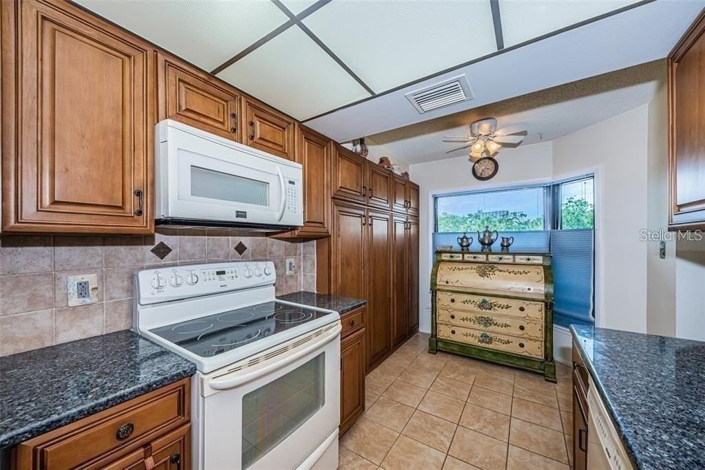 1324 Pasadena Ave S #205 - Photo 7 of 34