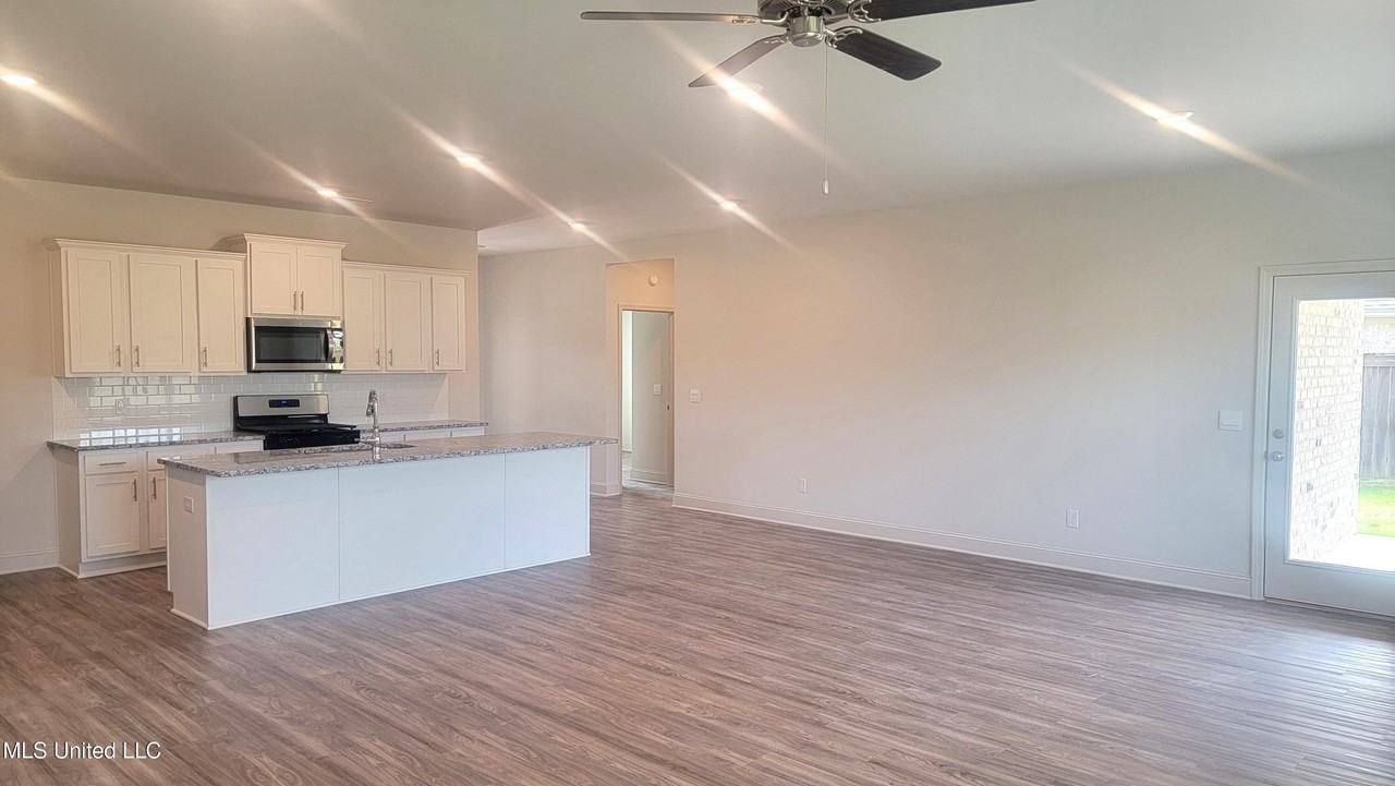 230 Copper Creek Dr - Photo 5 of 44