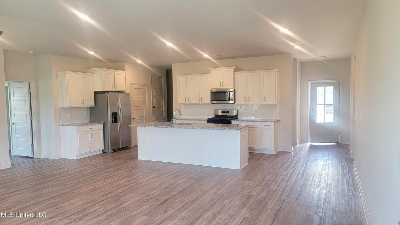 230 Copper Creek Dr - Photo 6 of 44