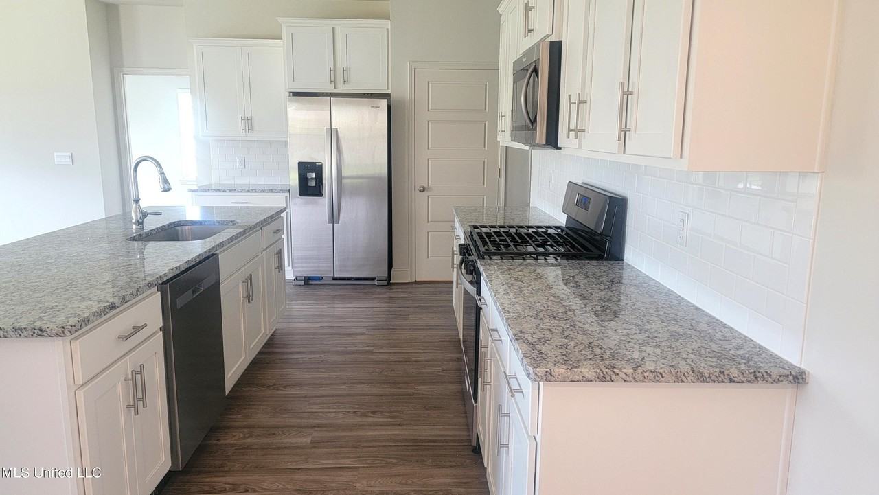 230 Copper Creek Dr - Photo 7 of 44