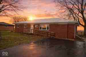 featured image of 2183 S Fairview Dr