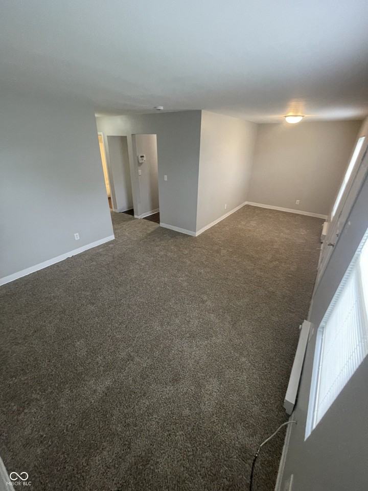 2045 N Dearborn St - Photo 2 of 17