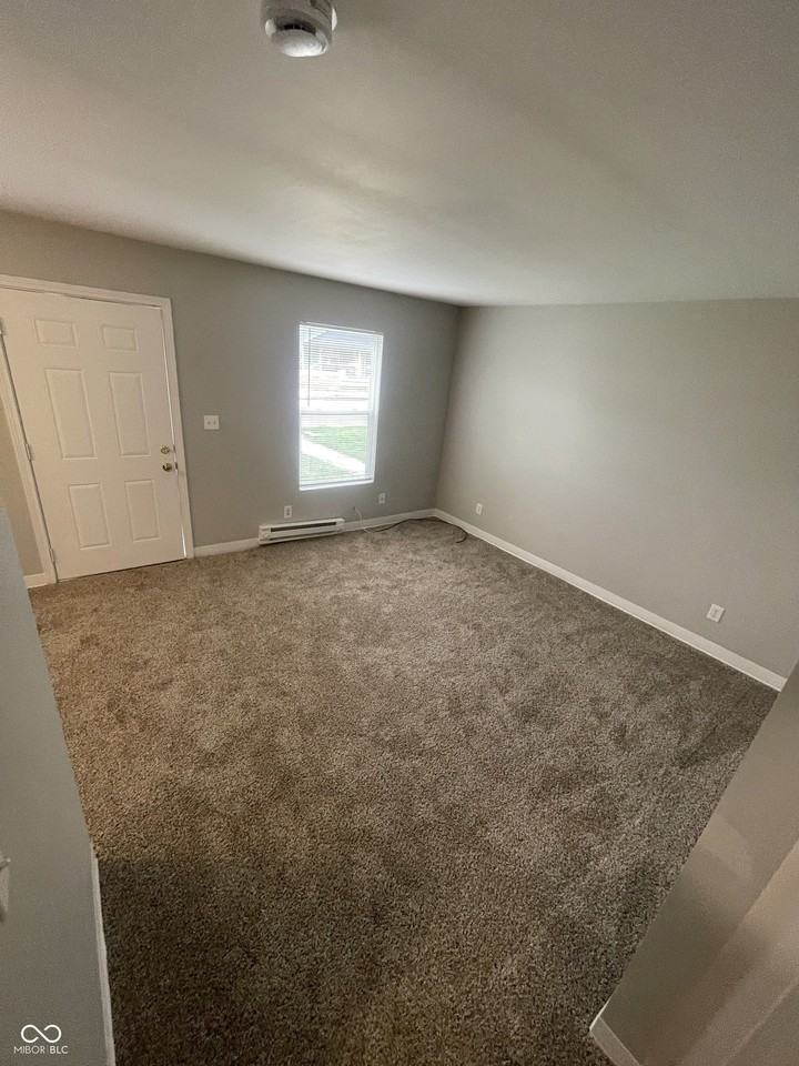 2045 N Dearborn St - Photo 3 of 17