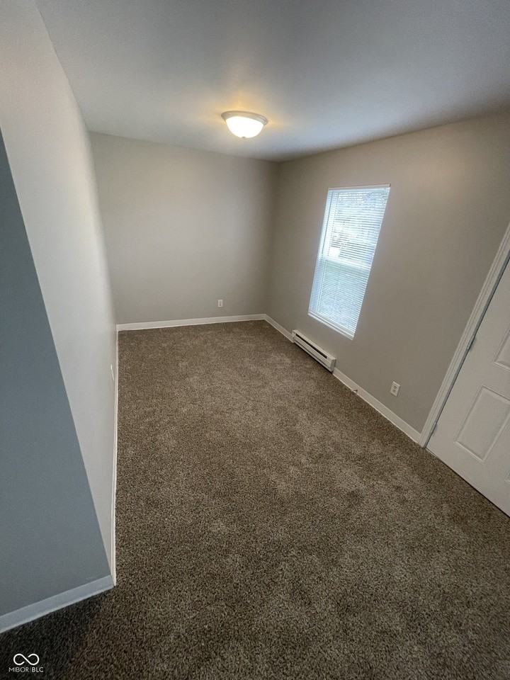 2045 N Dearborn St - Photo 4 of 17