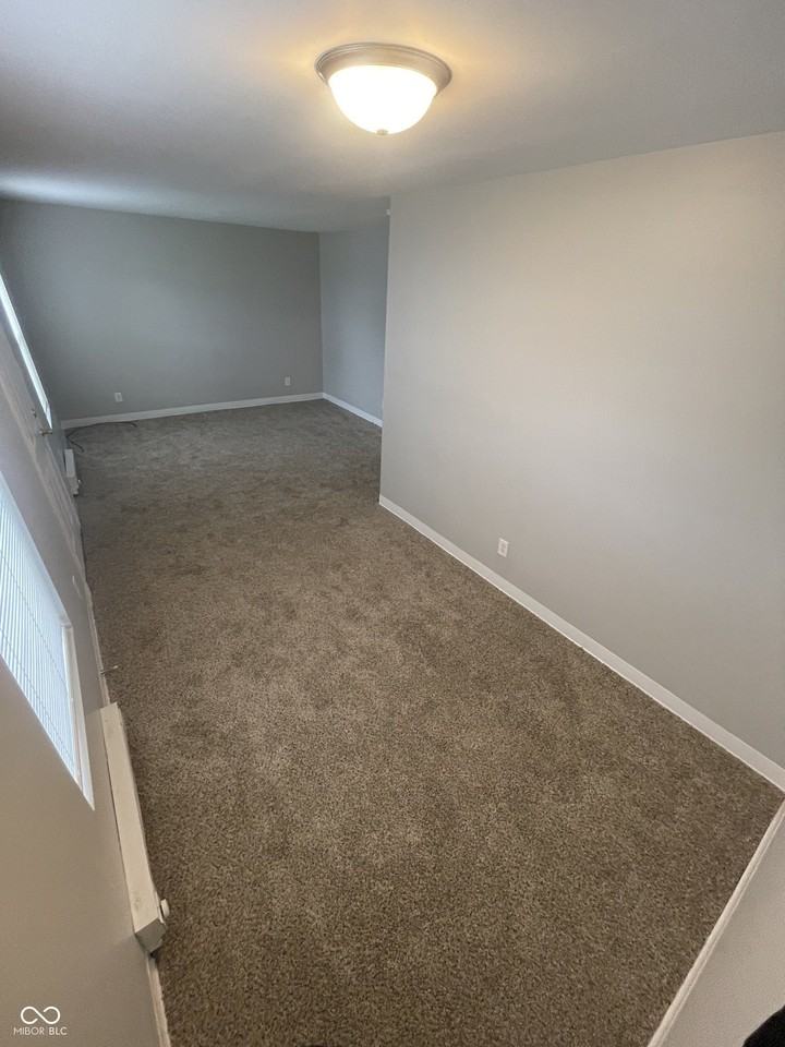 2045 N Dearborn St - Photo 5 of 17