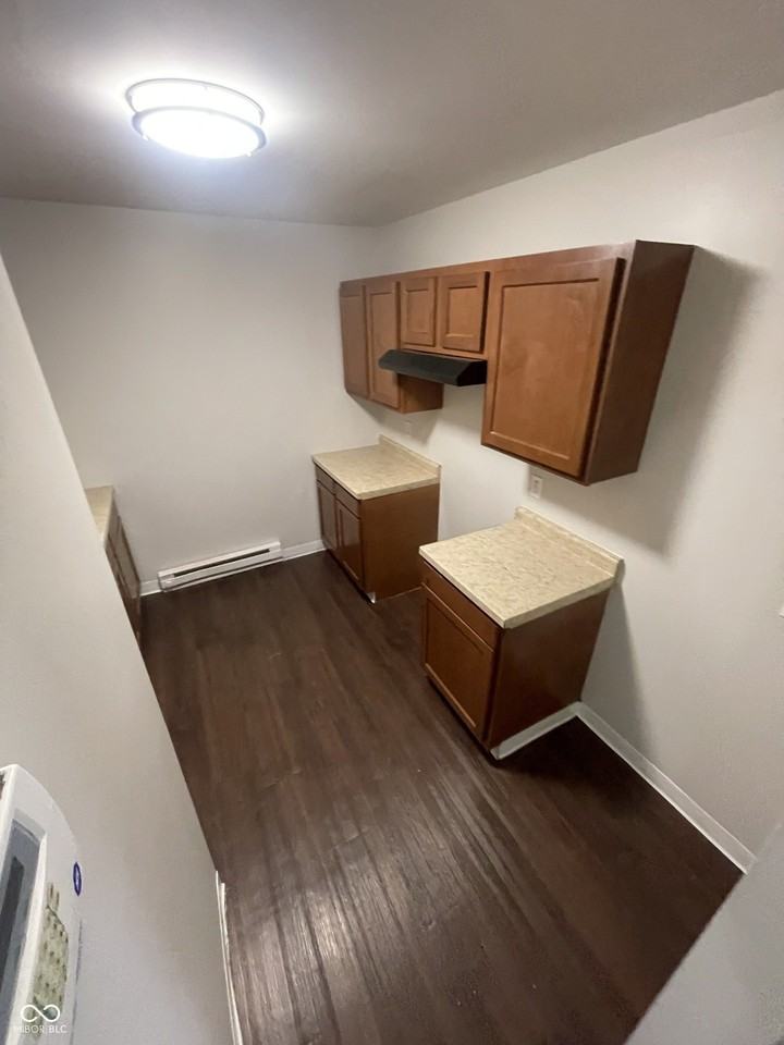 2045 N Dearborn St - Photo 6 of 17