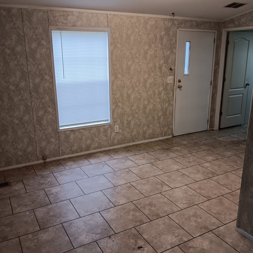 715 7th Ave Ne #A - Photo 3 of 7