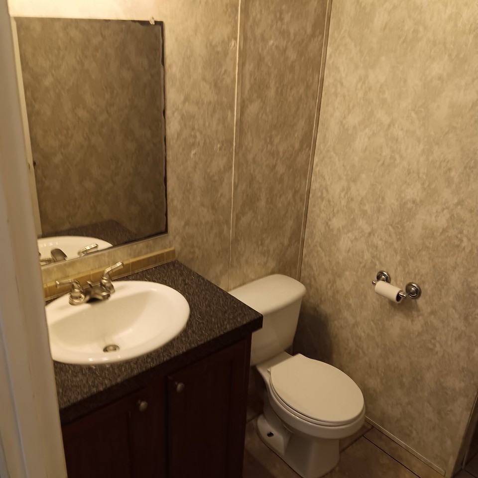 715 7th Ave Ne #A - Photo 4 of 7