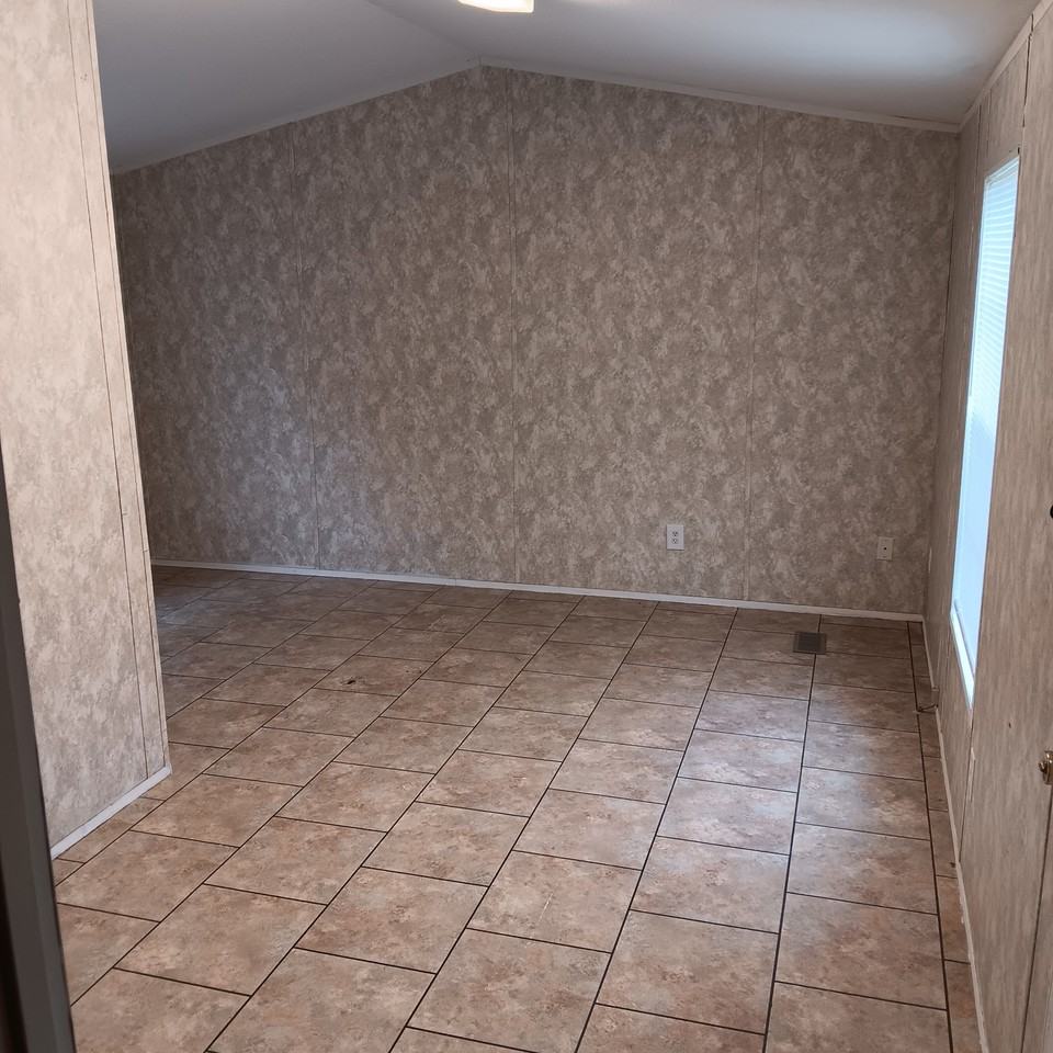 715 7th Ave Ne #A - Photo 6 of 7