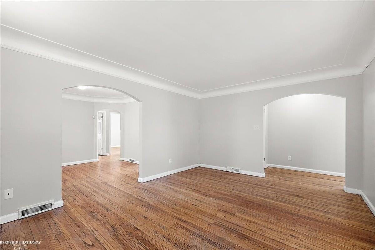 10500 Somerset Ave - Photo 3 of 25