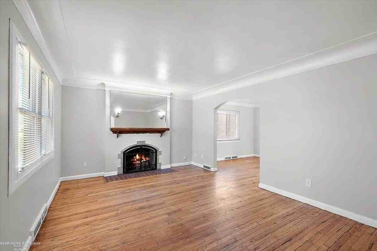 10500 Somerset Ave - Photo 4 of 25