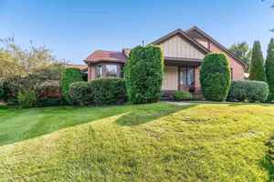 featured image of 32 Meadow Wood Dr