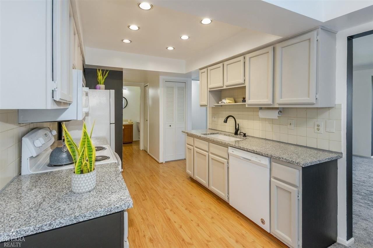 32 Meadow Wood Dr - Photo 5 of 22