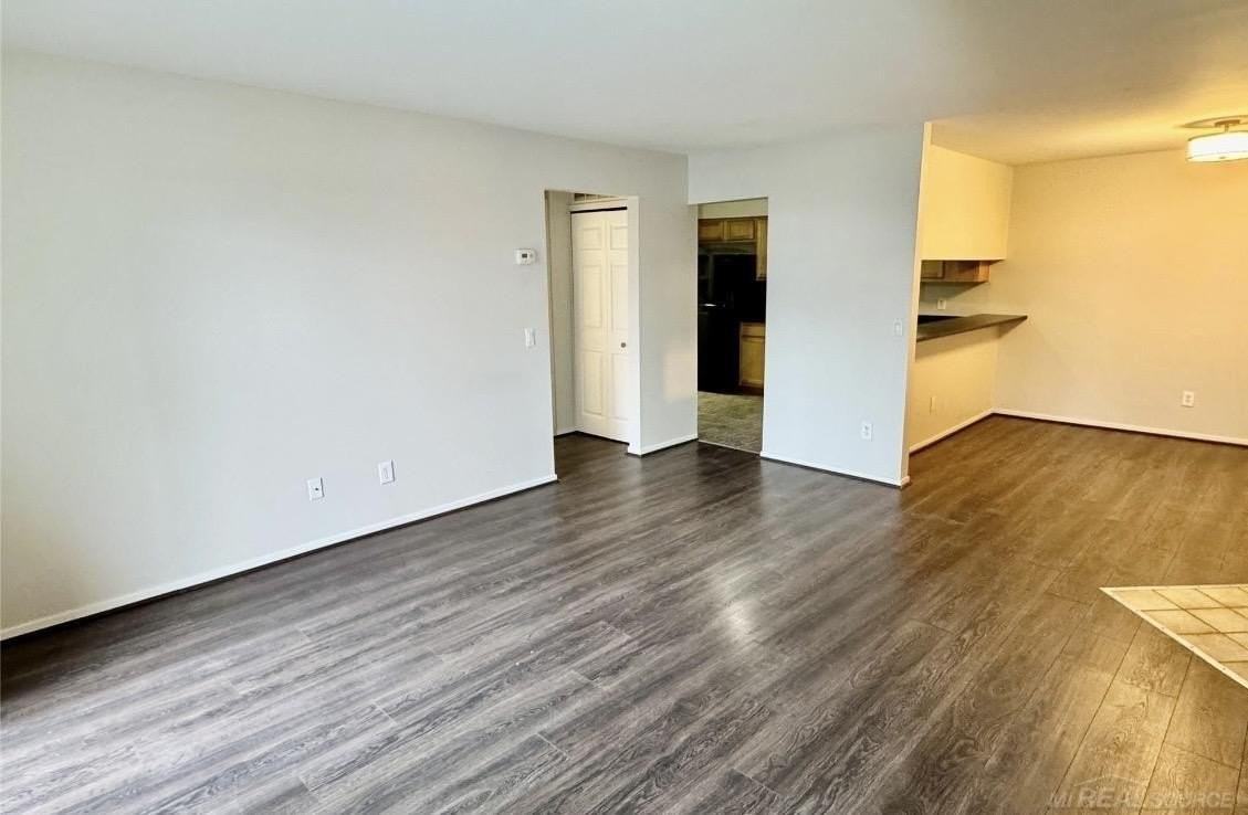 2605 Greenstone Blvd Apt 201 - Photo 4 of 10