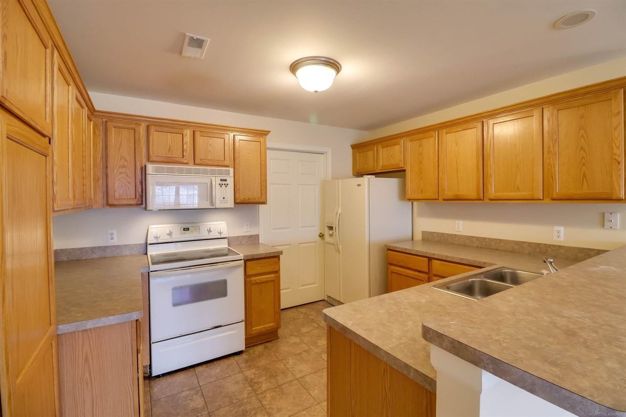 14602 Moravian Manor Cir - Photo 5 of 19