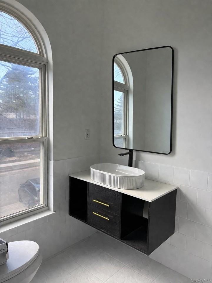 146 Jefferson Ave Apt B - Photo 5 of 7