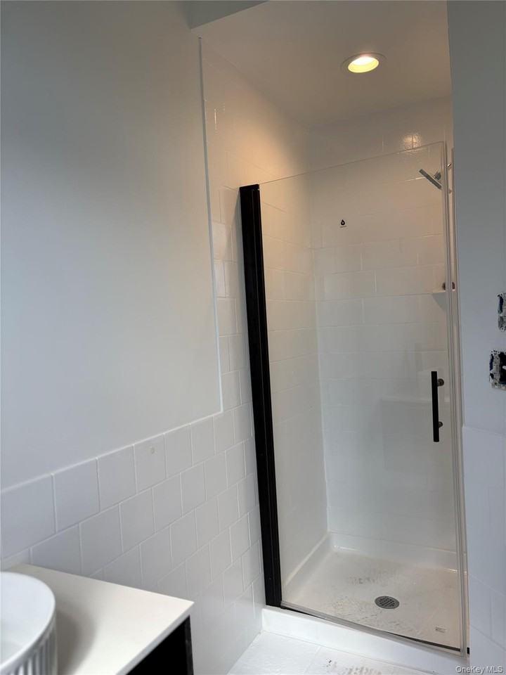 146 Jefferson Ave Apt B - Photo 7 of 7