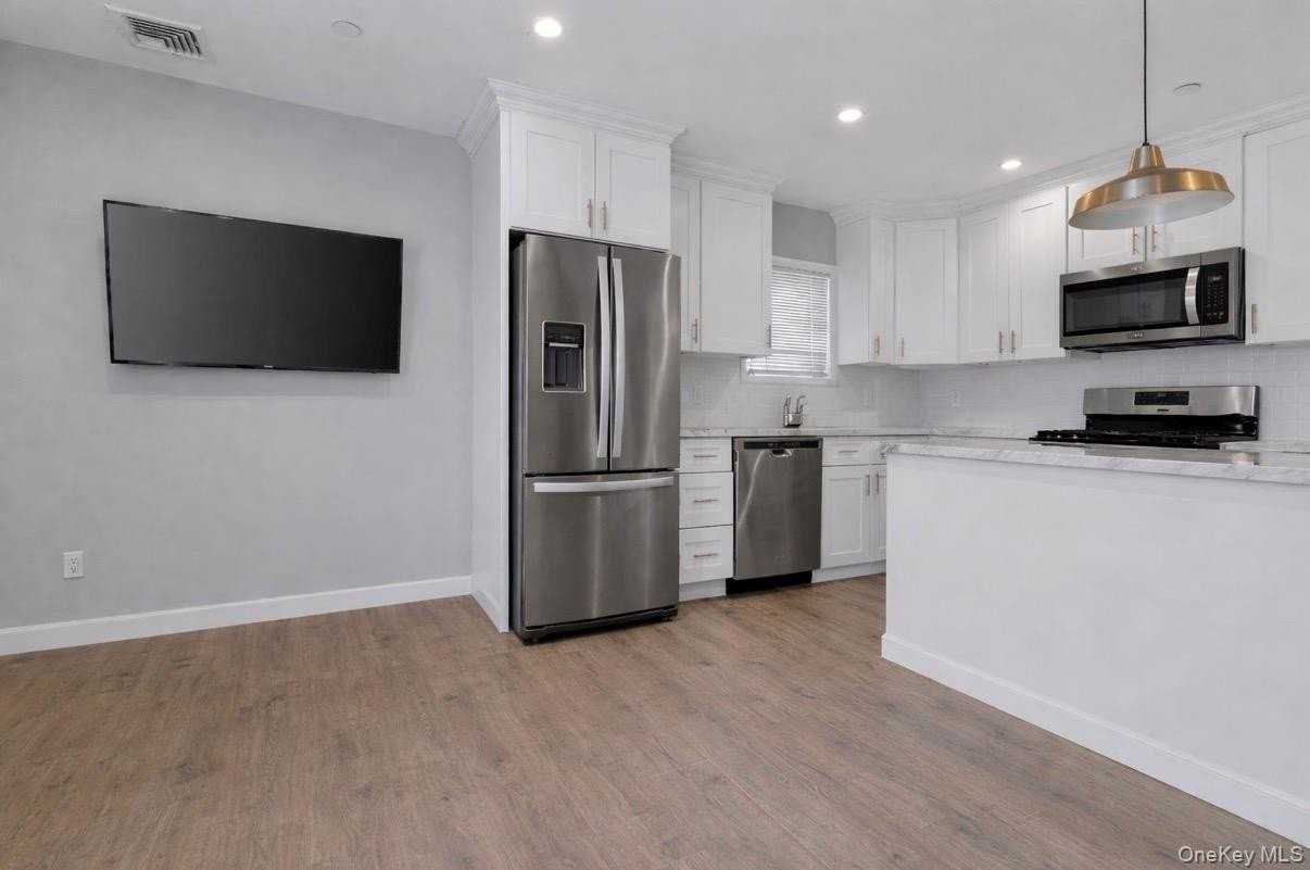 616 E Broadway #6F - Photo 3 of 13