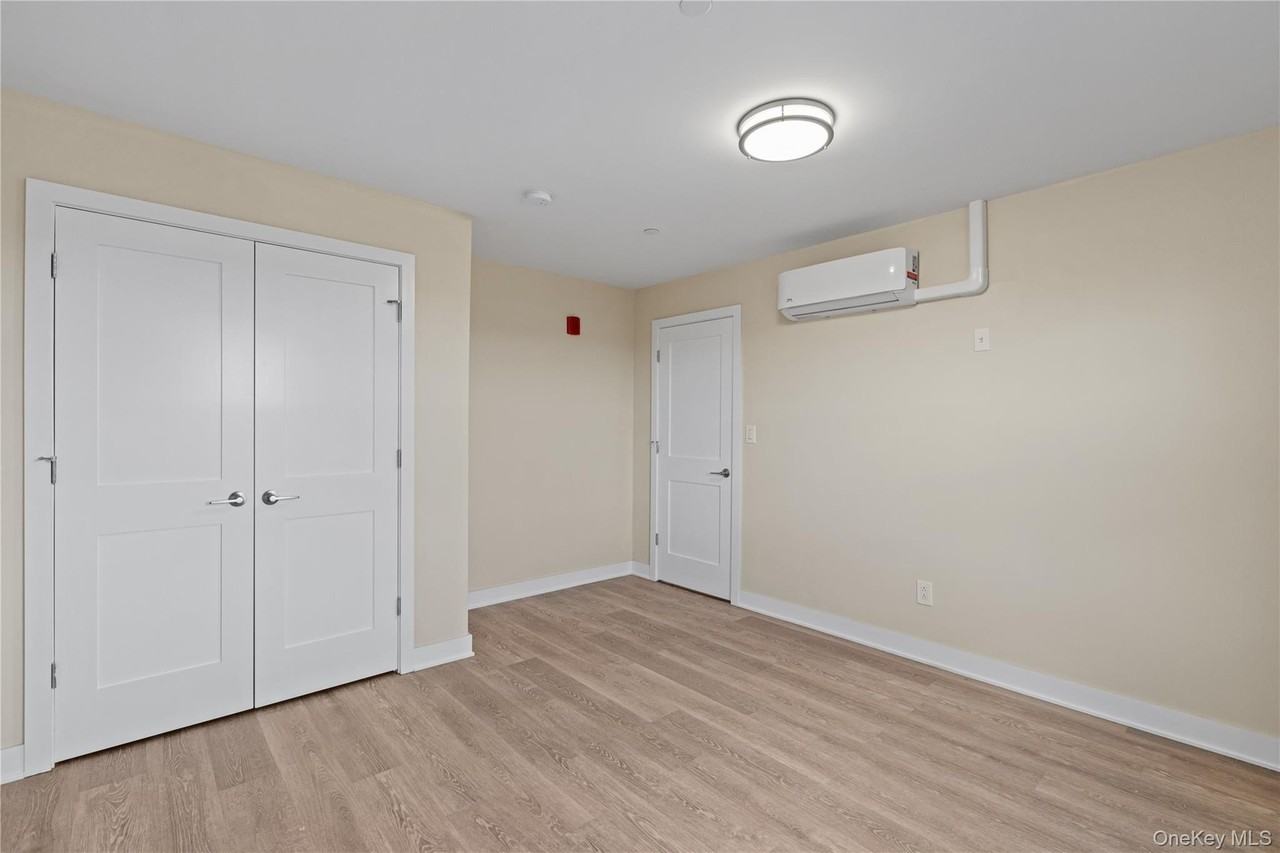 135 Wakefield Ave Apt 305 - Photo 6 of 9