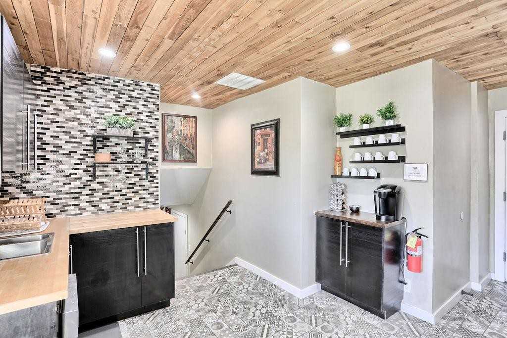 W 38th Ave - Photo 4 of 11