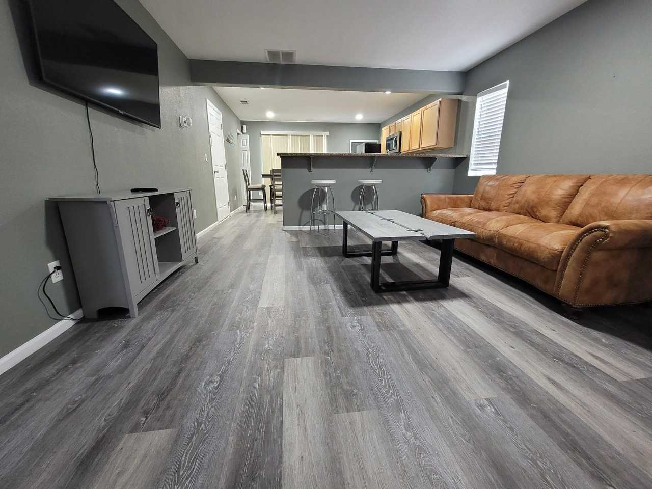 E 45th Pl - Photo 5 of 13